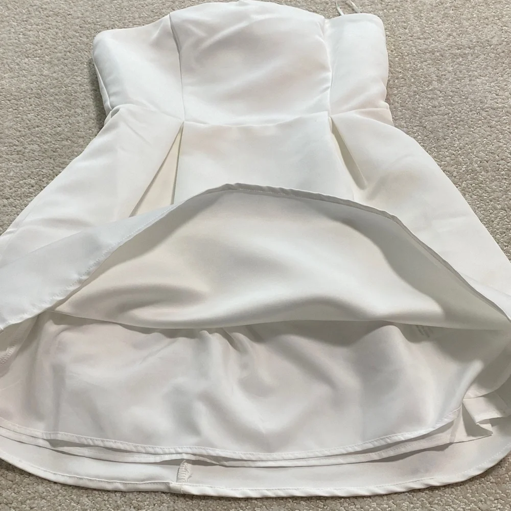 Princess Polly Strapless White Dress Size 4 - Picture 16 of 16